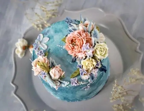 现在的蛋糕裱花师发展好吗,是能自己开蛋糕店的吗?